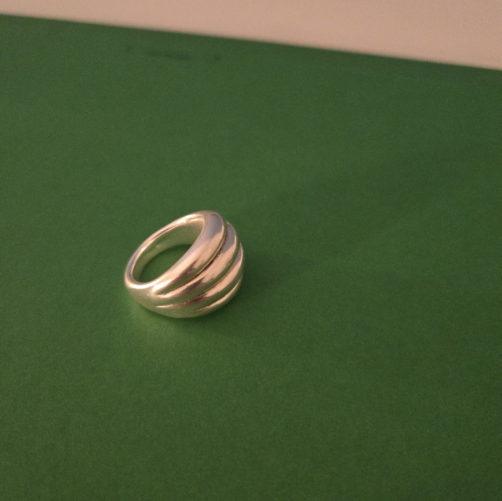 RING - Picture 5 of 8